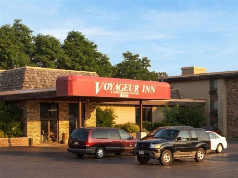 Voyageur Inn And Conference Center Reedsburg Exterior photo