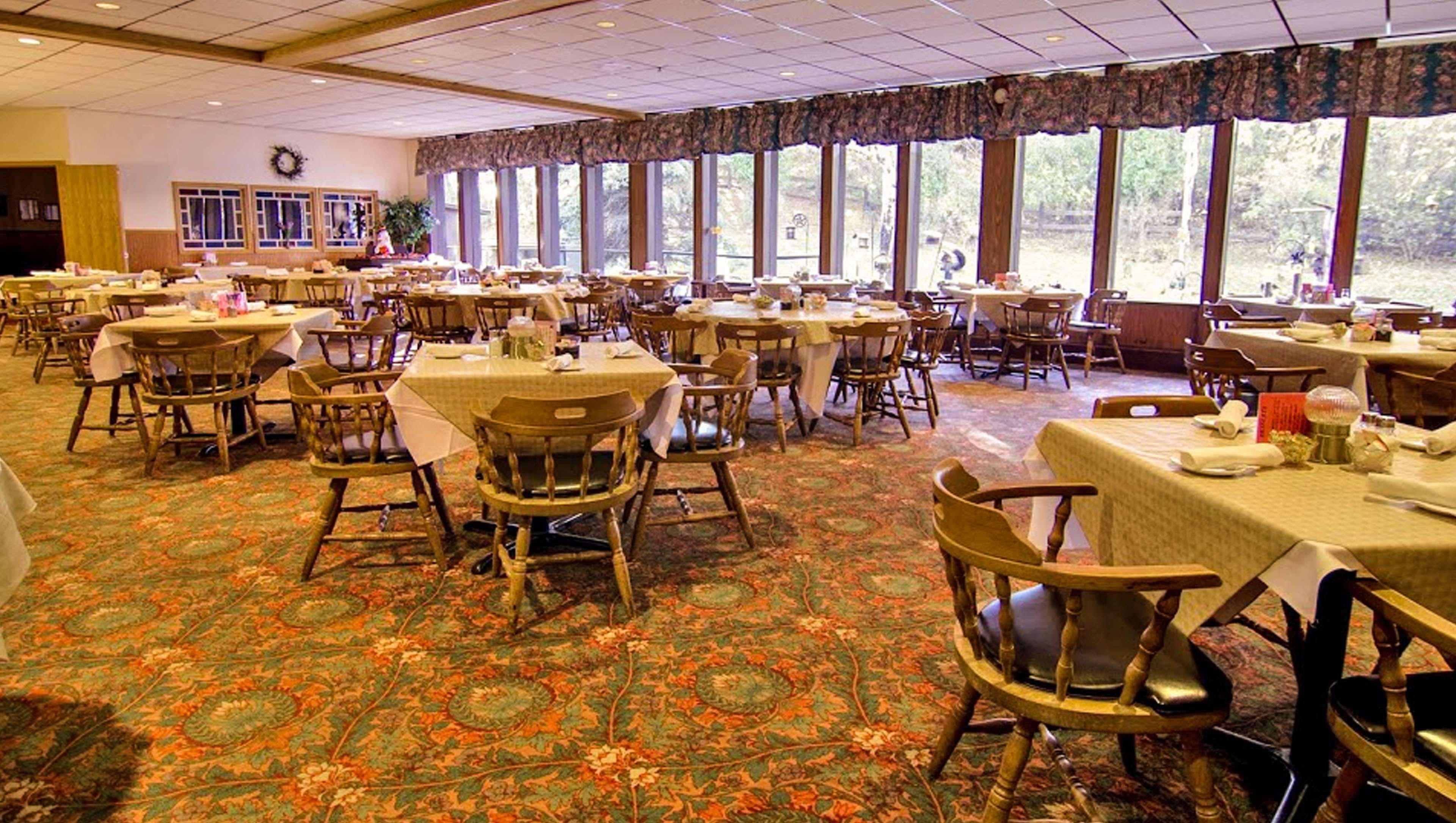 Voyageur Inn And Conference Center Reedsburg Exterior photo